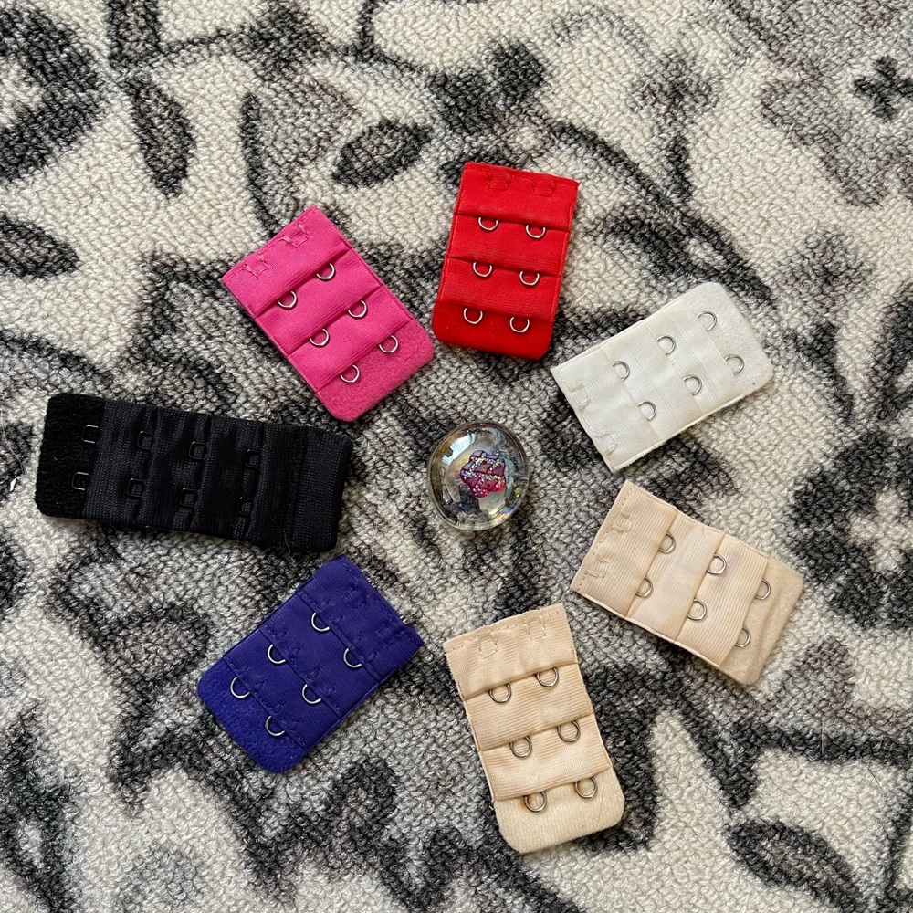 Bra extenders. Pack of 7. Free pack of 4 pasties.